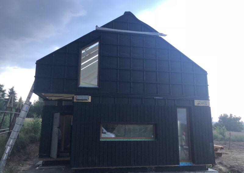 budowa dachu domu modułowego