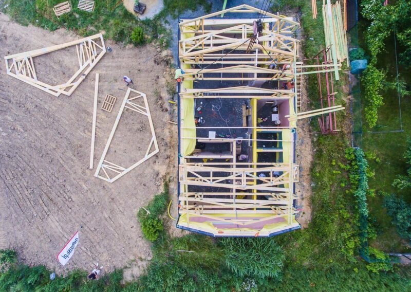 budowa domu drewnianego z lotu ptaka